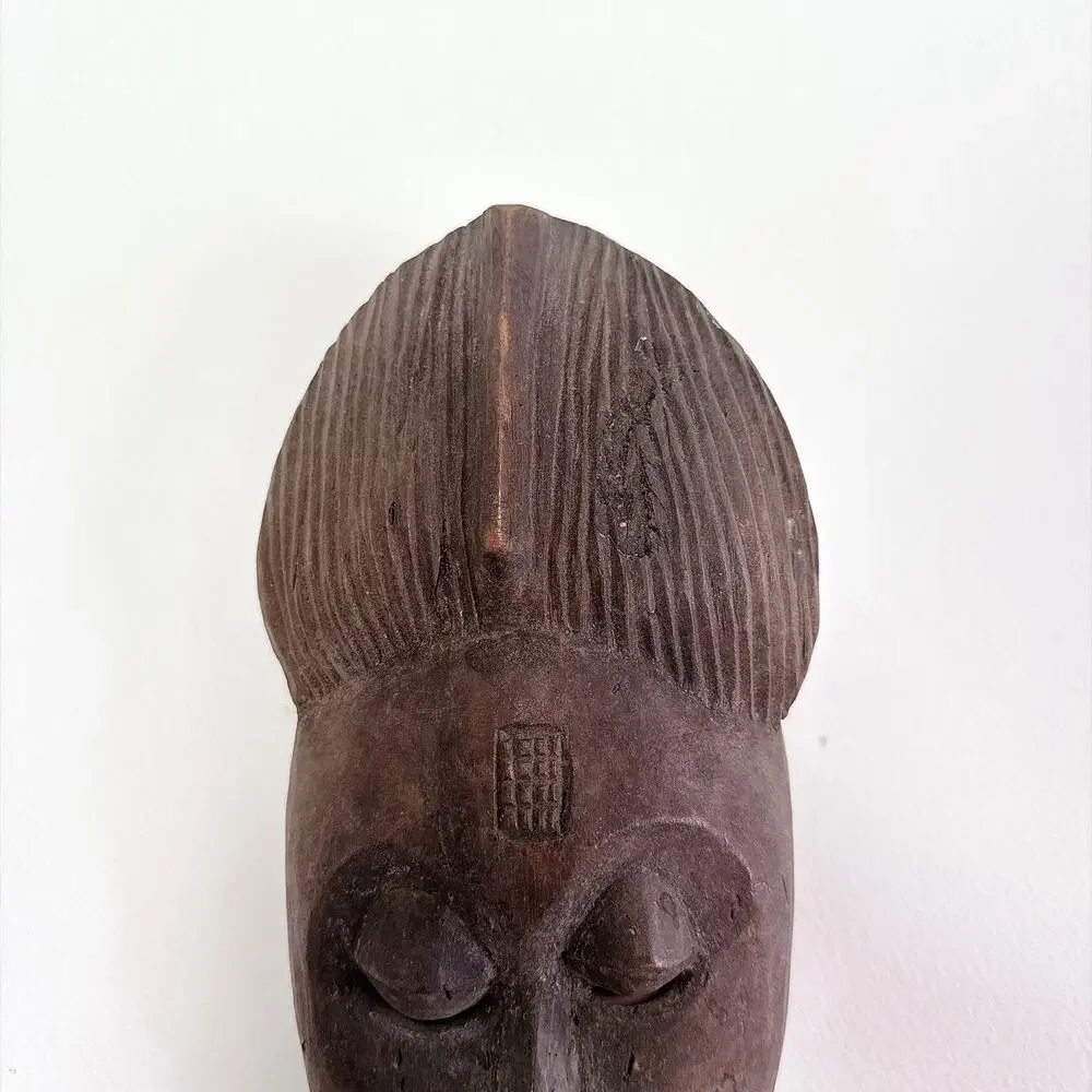 HAND-CARVED AFRICAN WOODEN BAULE PORTRAIT MASK WALL HANGING MBLO COTE D'IVOIRE